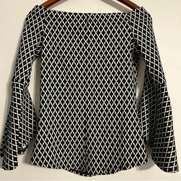 NWT Karen Kane Black & White Diamond Blouse Fitted Bell Sleeves Boat Neck Medium - Picture 6 of 8